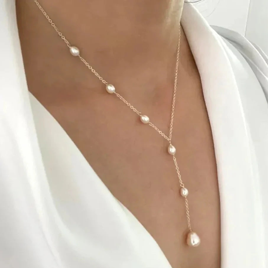 Joliette - Vintage Pendant Pearls Necklace